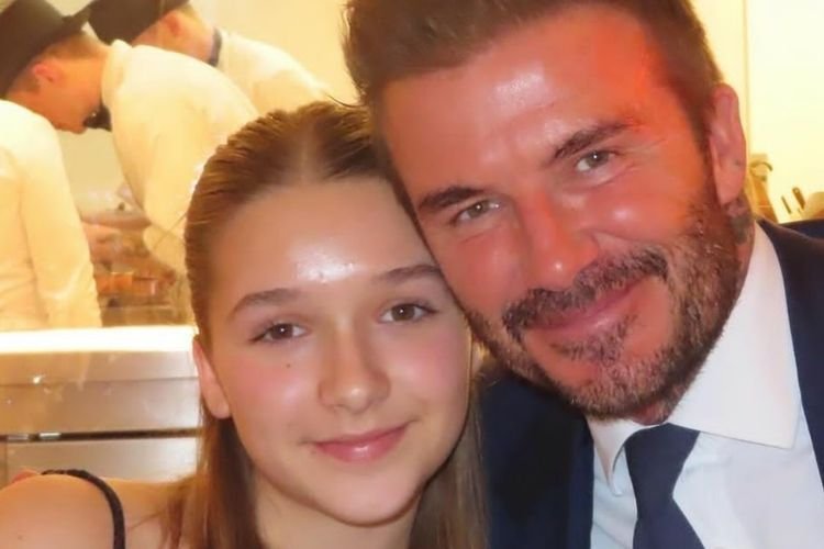 Harper Beckham Tampil Manis di Dinner Party Keluarga Sambut Tahun Baru
