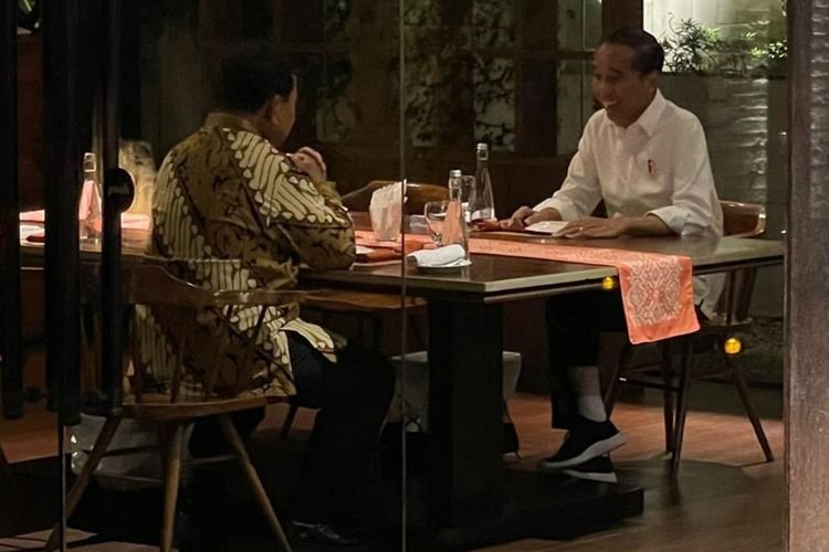 Jokowi Makan Malam dengan Prabowo, PDI-P Pertanyakan Netralitas Kepala Negara