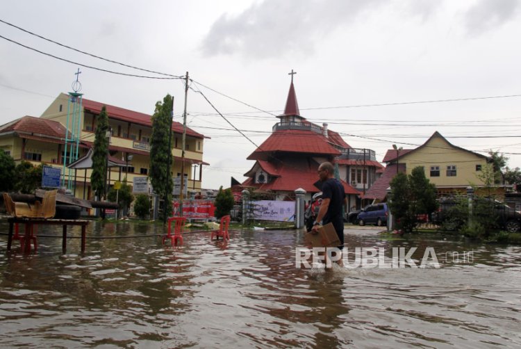 Riau Banjir, BPBD Distribusikan 10 Tenda untuk Pengungsi