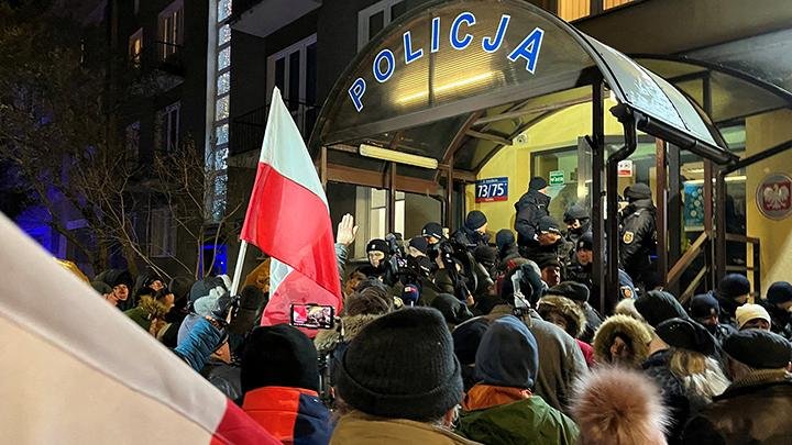 Polisi Polandia Tangkap Mantan Mendagri yang Berlindung di Istana Kepresidenan