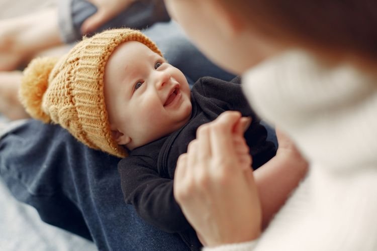 10 Rekomendasi Kado Bayi yang Bermanfaat sampai Besar