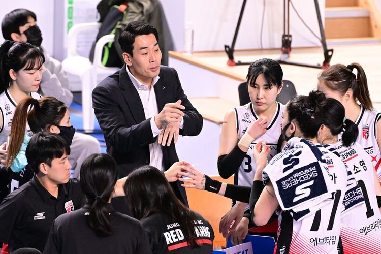 Liga Voli Korea - Kalah Segalanya, Pelatih Red Sparks Akui Semua Pemain Tampil Buruk