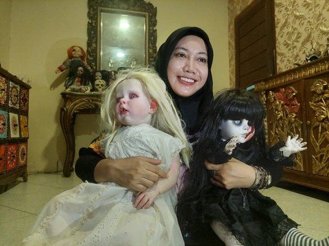 Melihat Koleksi Puluhan Creepy Doll Milik Warga Pontianak
