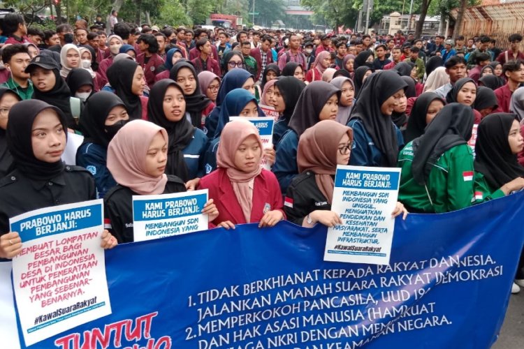 Ribuan Mahasiswa Serbu Kantor TKD Jatim Tuntut Prabowo Bawa Indonesia Lebih Baik