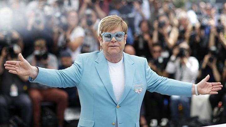 Elton John Resmi Menyandang Status EGOT di Usia 76 Tahun Usai Menang Emmy Awards