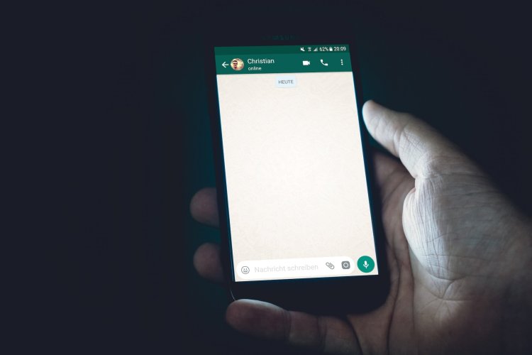 7 Cara Agar WhatsApp Tidak Terlihat Online