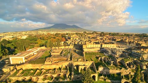 Wanita Ini Kembalikan Batu yang Diambil di Situs Pompeii, Ngaku Kena Kutukan
