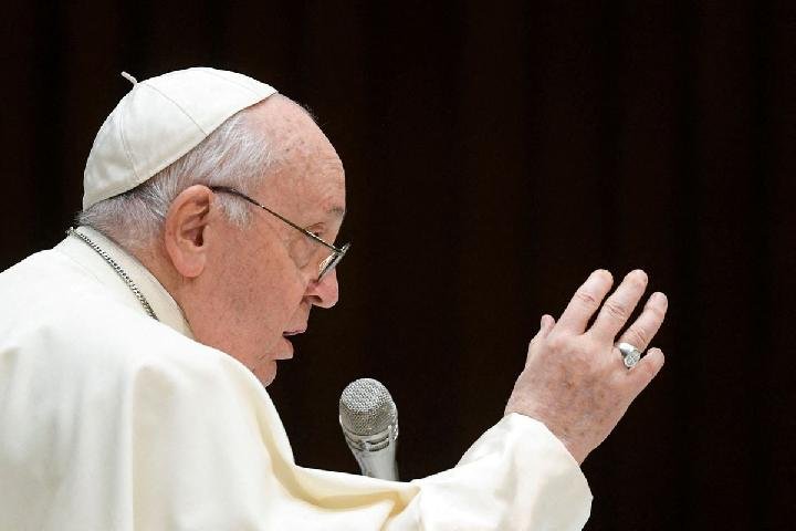Paus Fransiskus: Pemberkatan Pasangan LGBT Bukan Persetujuan pada Gaya Hidup