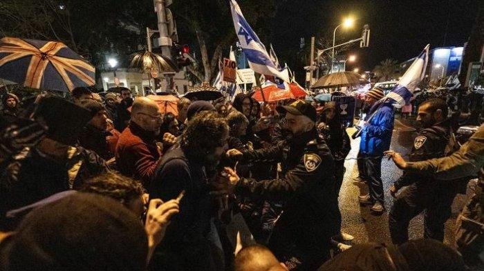 Kerusuhan Pecah di Tel Aviv-Yerusalem,Warga Israel Bentrok dengan Polisi: Tuntut Netanyahu Dipecat