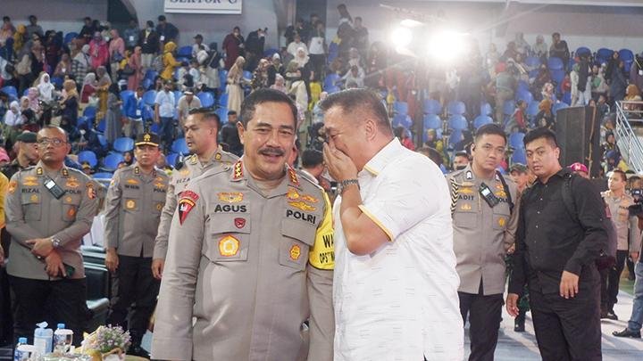 Polri Bagikan Bansos, Gubernur Kepri Bicara Pilpres Satu Putaran dan Ajak Warga Pilih Capres yang Lanjutkan Jokowi