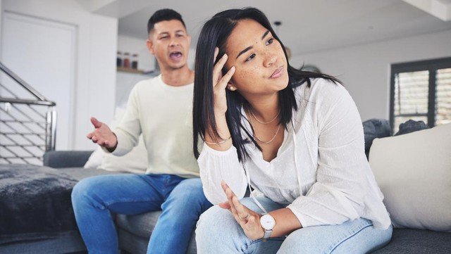4 Ciri Bunda Berada dalam Toxic Marriage Menurut Pakar Pernikahan & Cara Mengatasinya