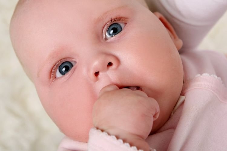 18 Ide Nama Bayi Perempuan Awalan Huruf O Lengkap dengan Arti, Anti Pasaran