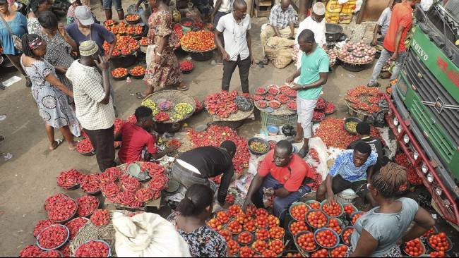 Nigeria Krisis Ekonomi akibat Nilai Tukar Anjlok yang Picu Super Inflasi, Ini Sebabnya