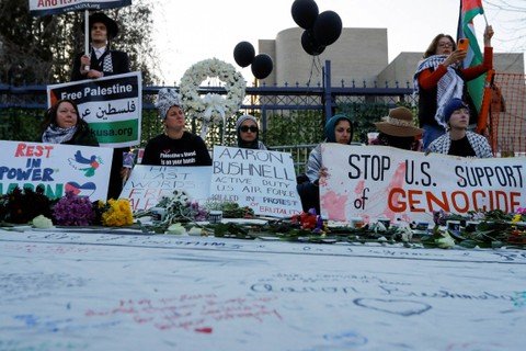 Foto: Peringatan Kematian Prajurit AS yang Bakar Diri di Depan Kedubes Israel