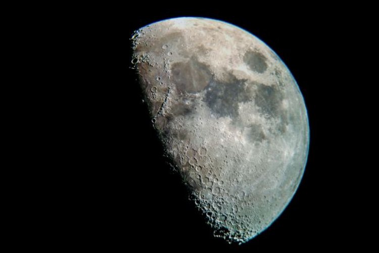 Pesawat Ruang Angkasa AS yang Mendarat di Bulan, Diperkirakan Kehabisan Daya dan Mati Hari Ini