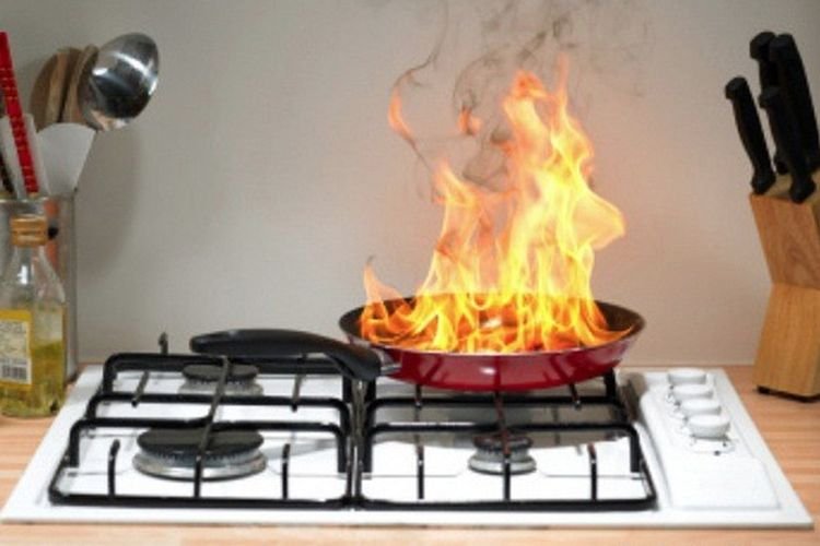 Cara Mencegah Kebakaran Rumah dari Arah Dapur, Salah Satunya Jauhkan Kompor dari Benda ini