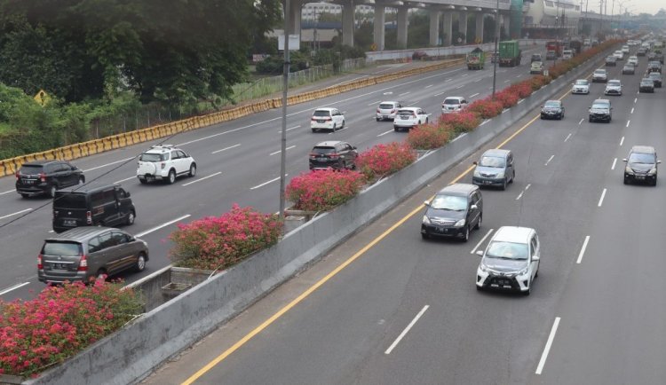 Marka Chevron di Jalan Tol Tidak Boleh Diinjak, Bisa Denda 500rb