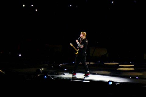 Ed Sheeran Bahagia dan Terharu Kembali Konser di Jakarta Setelah 5 Tahun