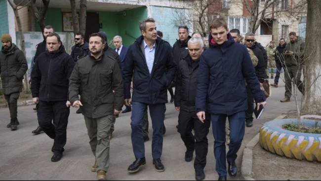 Mengerikan, Rudal Rusia Jatuh di Dekat Zelenskyy dan PM Yunani yang Sedang Berkunjung ke Ukraina