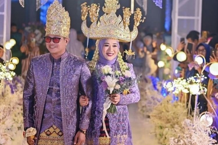 Cantik Banget, Istri Andika Kangen Band Tampil bak Ratu Kenakan Siger Adat Lampung Saat Resepsi