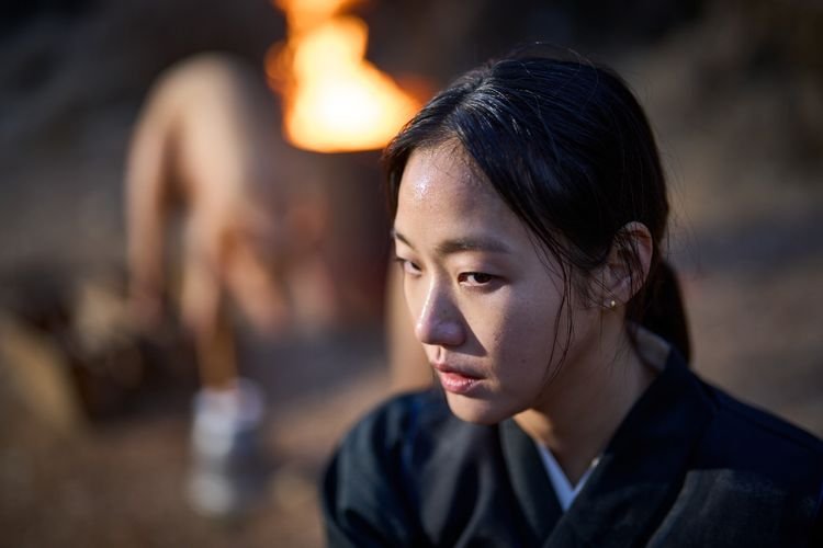 Kim Go Eun Totalitas Belajar dari Dukun Asli Buat Adegan Ritual di Film Exhuma