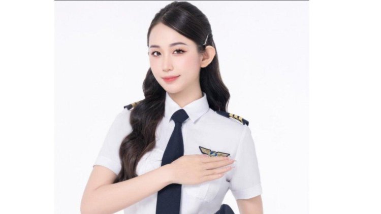 Viral Paras Cantik Pilot Wanita Termuda,Usianya Baru 25 Tahun,Ini Foto-fotonya