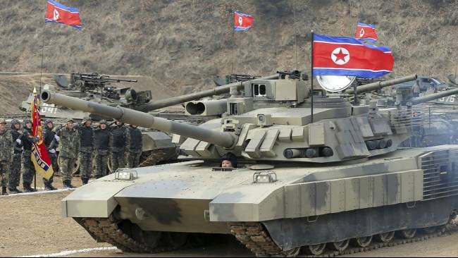 Potret Kim Jong-un Menyetir Tank Baru Korea Utara, Perintahkan Pasukan Siap Perang