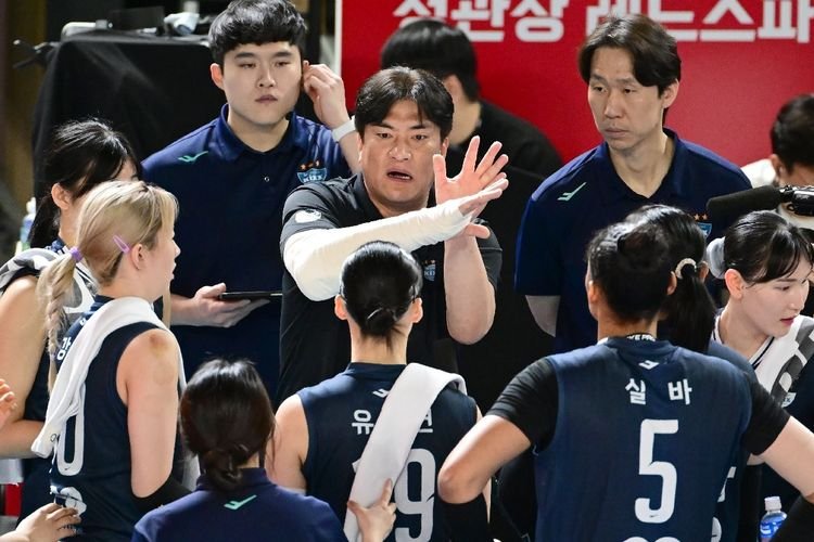 Liga Voli Korea - 'Dikhianati' Red Sparks yang Dulu Disemangati, Pelatih Tim Legendaris Mundur usai Jadi Korban Tukar Nasib