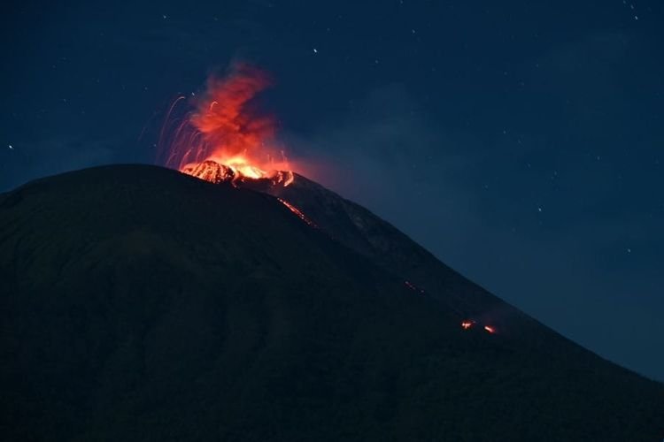 Aliran Lava Gunung Ile Lewotolok Capai 1 Km, Warga Dua Desa Diimbau Waspada
