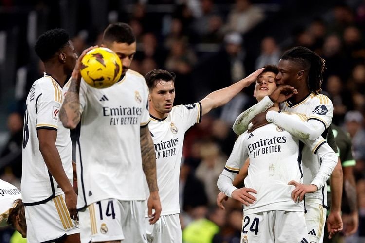 Real Madrid Cuci Gudang: Setengah Lusin Pemain Dilepas, Pemain Sepuh Jadi Calon Korban