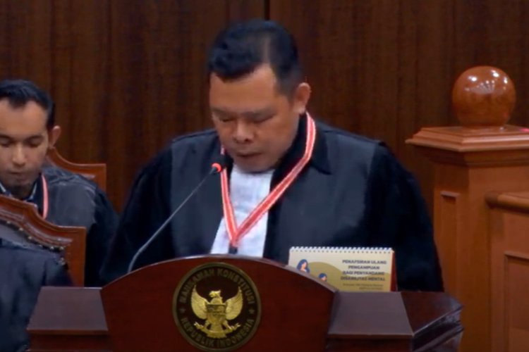Momen Hakim MK Tegur Kuasa Hukum yang Puja-puji Ketua KPU RI Hasyim Ay'ari