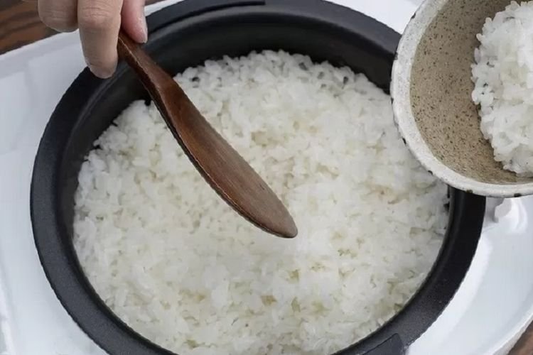 Tips Memasak Nasi di Rice Cooker Agar Tidak Cepat Kering, Seharian Disimpan Tetap Pulen