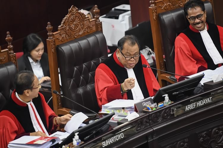 Sindir Ketua KPU, Hakim MK: Setelah Peringatan Keras Terakhir, Harus Dibuang