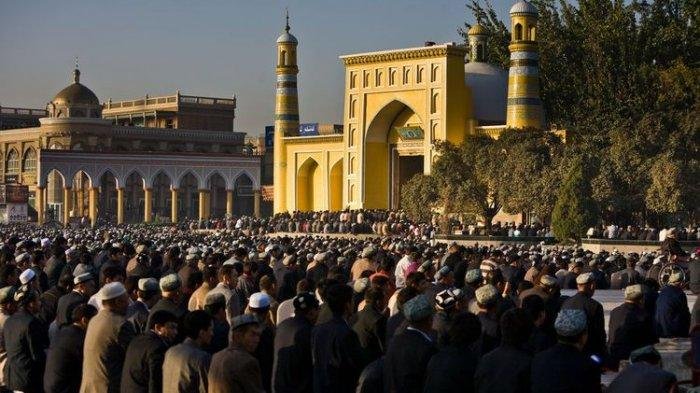 Cara China Melarang Warga Muslim Uighur Berpuasa,Bagi Makanan Gratis,Festival dan Patroli Rutin