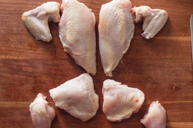 Cara Cepat Potong Ayam Jadi 8 Bagian, Cocok Untuk Stok Lebaran