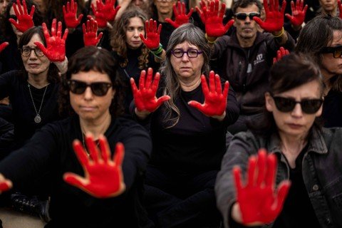 Foto: Aksi Tangan Merah, Seruan Pembebasan Untuk Gaza di Tel Aviv, Israel