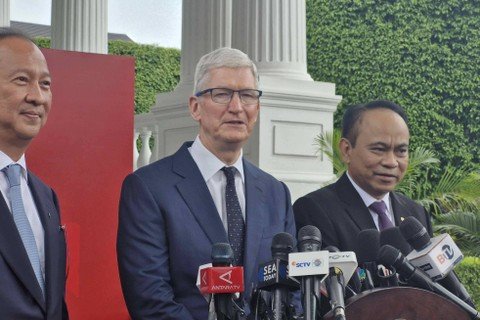 Jawaban Tim Cook Usai Jokowi Minta Apple Bangun Pabrik di Indonesia