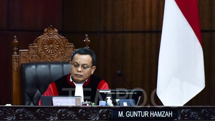 Hakim Konstitusi Guntur Hamzah Dilaporkan Dua Kelompok Mahasiswa ke MKMK