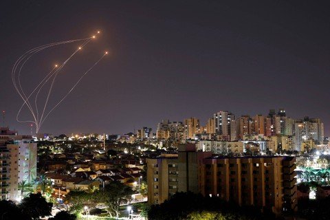 Israel Serang Suriah, Targetkan Sistem Pertahanan Udara