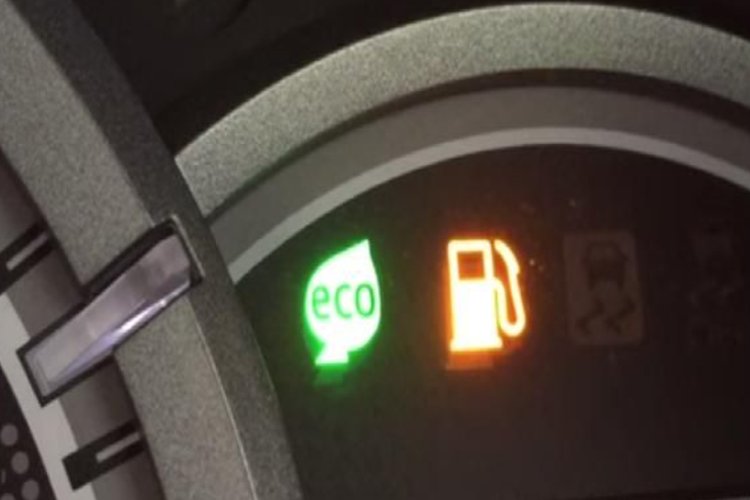 Lampu Indikator BBM Mobil Menyala, Sisa Berapa Liter Lagi di Tangki?
