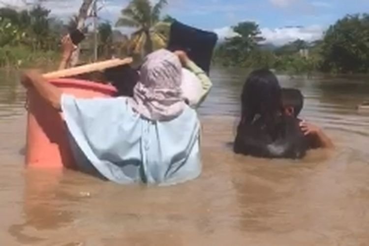 Banjir di Radda Luwu Utara Meluas, Bawa Lumpur dan Airnya Berbau
