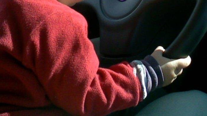 Bocah Iseng Injak Gas Mobil Listrik Keluaran Terbaru sampai Ringsek, Harganya Ratusan Juta