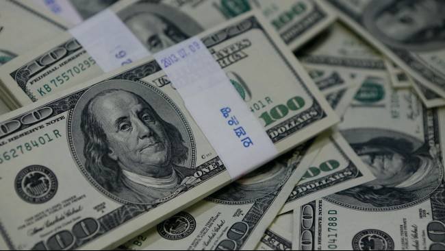 Rupiah Melemah Lagi, Presdir BCA Sebut Permintaan terhadap Dolar AS Sedang Tinggi