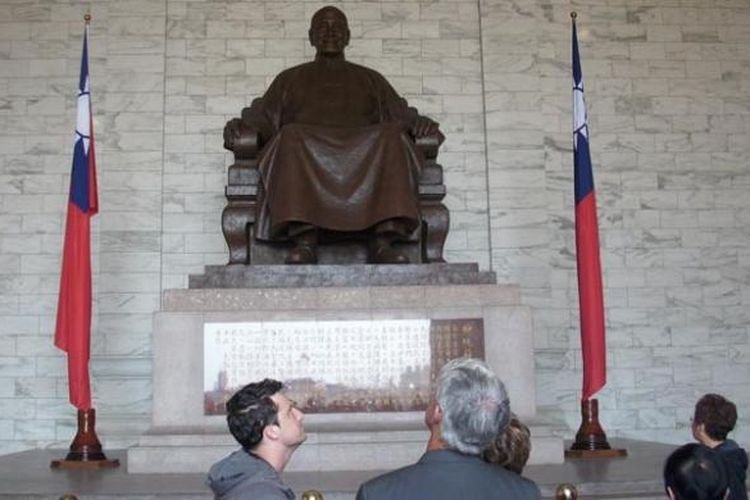 Taiwan Akan Singkirkan 760 Patung Pemimpin China Chiang Kai-shek