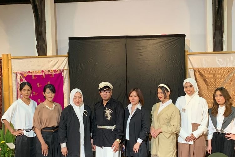 Syakeph Official Luncurkan Koleksi Office Wear Perdana Gandeng Anggiasari Mawardi